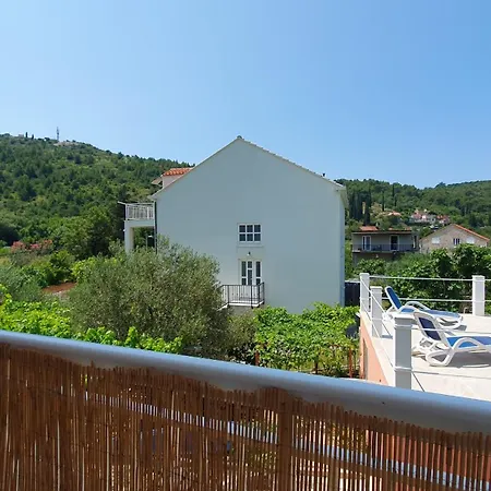 Family Friendly Apartments With A Swimming Pool Kupari, Dubrovnik - 22645 Apartament Mlini